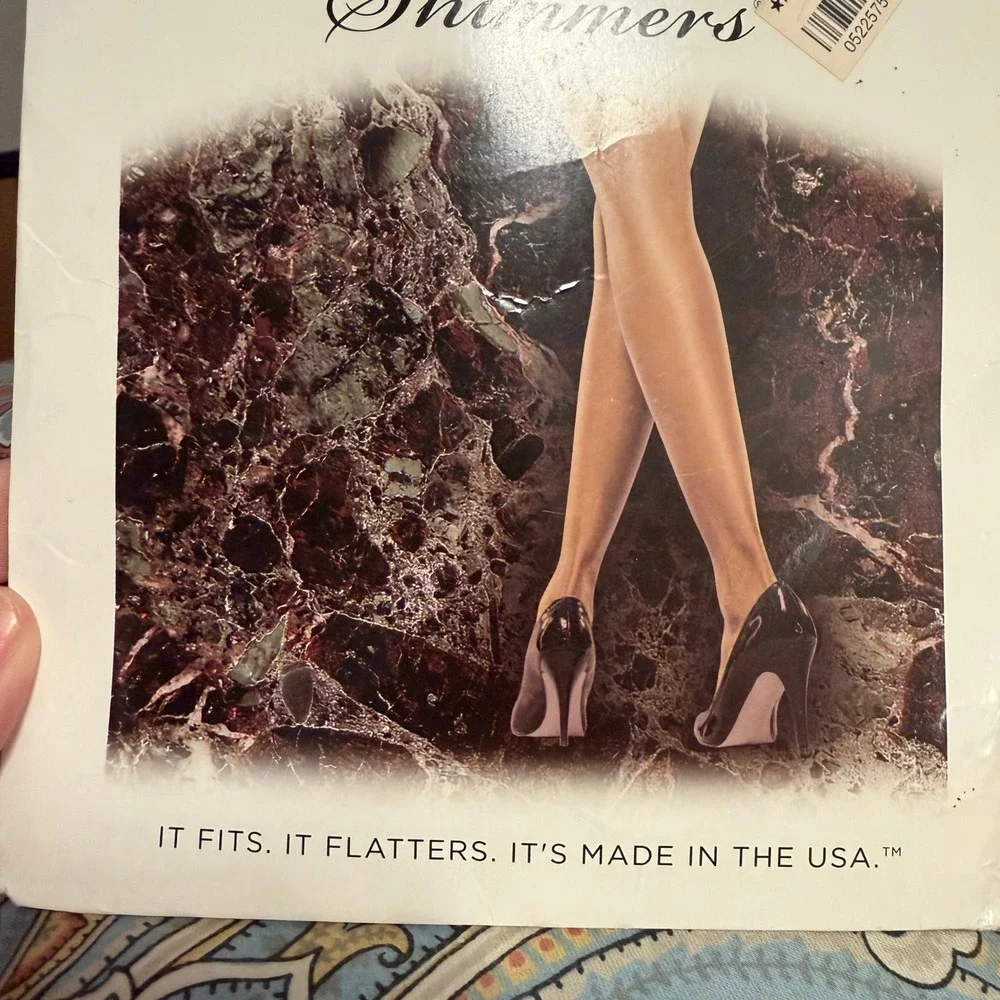 Berkshire Shimmers Ultra Sheer Control Top Pantyhose Candlelight Size 2 4429‎